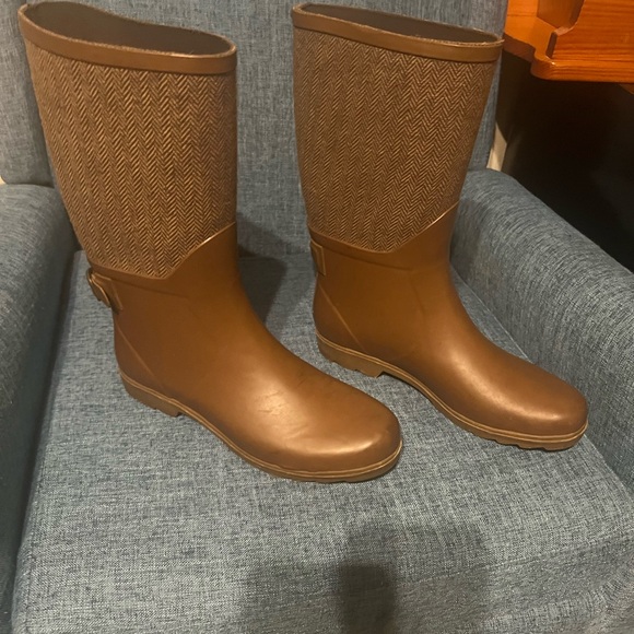 G.H. Bass and Co Wellies. Sleek rain boots yall. I upgraded to a higher throat. - Picture 2 of 4